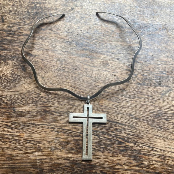 Sterling silver cross pendant (no chain) - Picture 3 of 17